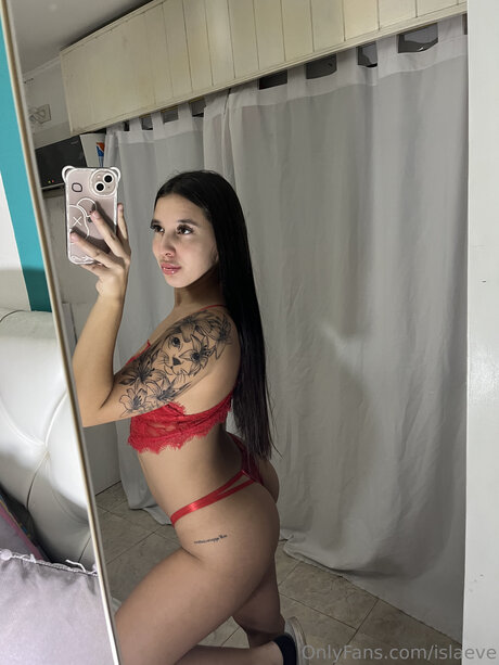 U219442991 star naked gallery