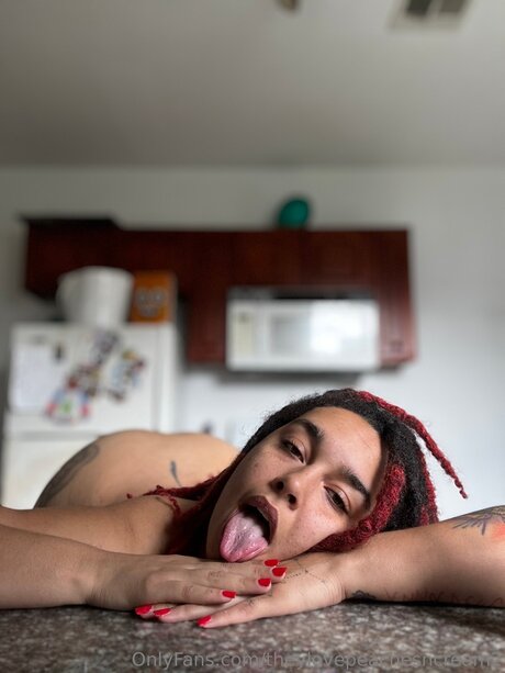 Freepeachesncream model adult image