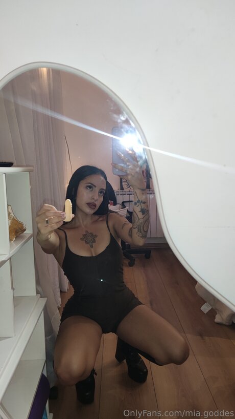 Mia Goddes nude actress pic