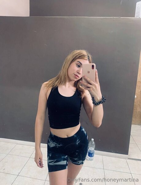 Honeymartina model xxx image