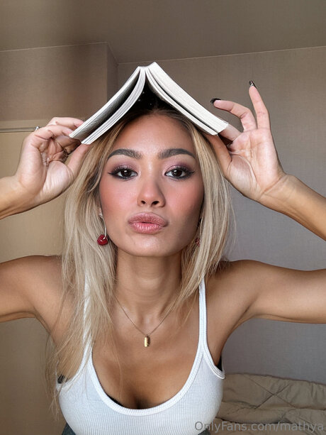 Mathya model sexy photo