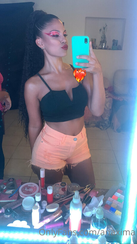 Anaxima nude model image