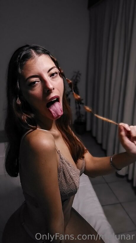 Melunar star erotic image
