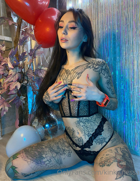 Kinky Nessa model sex pics