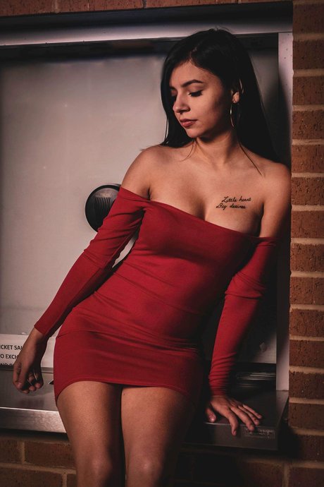 Cassie Luna model art pics