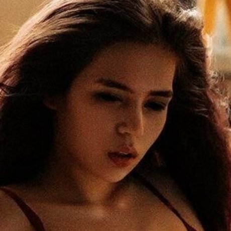 May Bee pretty actress gallery