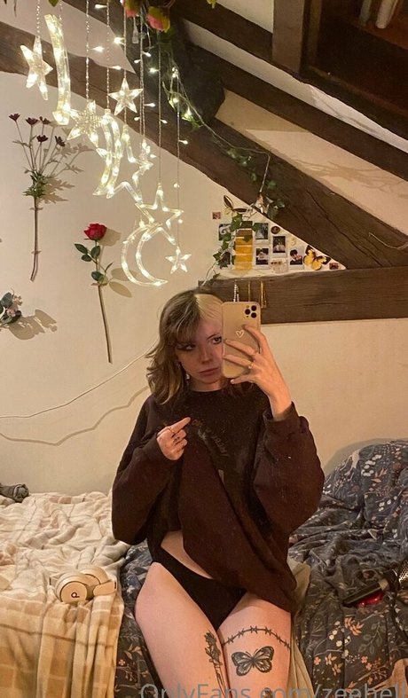 ZeeHell model naked galleries