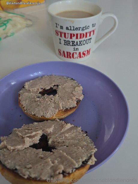 Diamondblondienorris star naked gallery