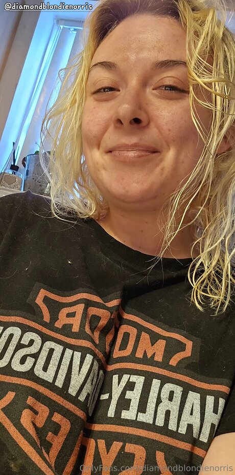 Diamondblondienorris naked star img