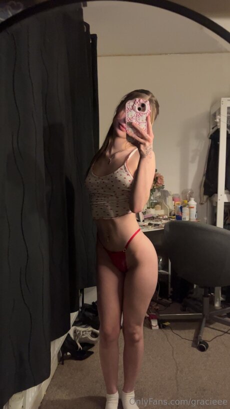 Gracieee nudes pornstar img