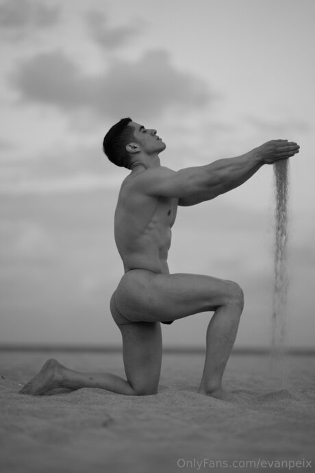 Evanpeix star erotic pic