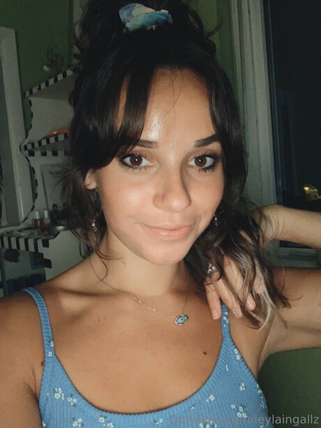 flat onlyfans pretty image