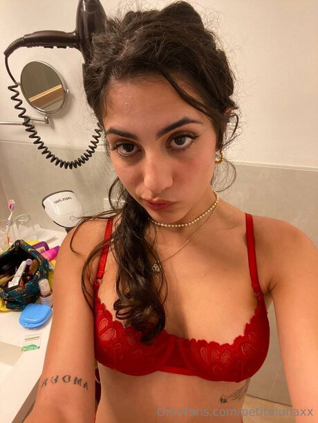 Petitelunaxx star exclusive pic