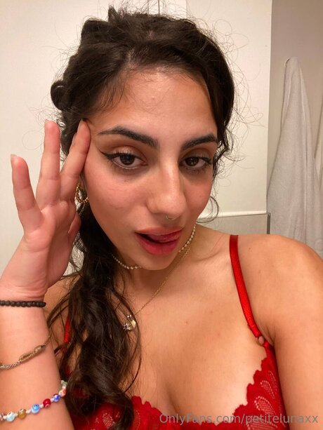 Petitelunaxx star adult pics