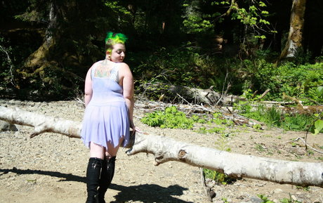 brunette milf onlyfans erotic galleries