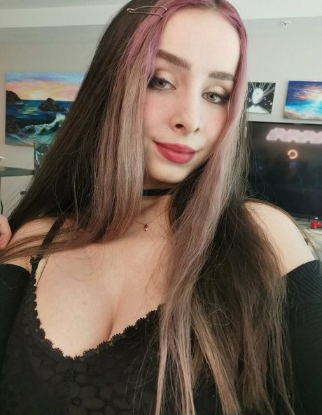 Mizzy Cyn porn actress pics