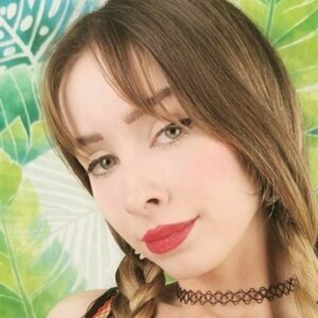 Mizzy Cyn top model photos