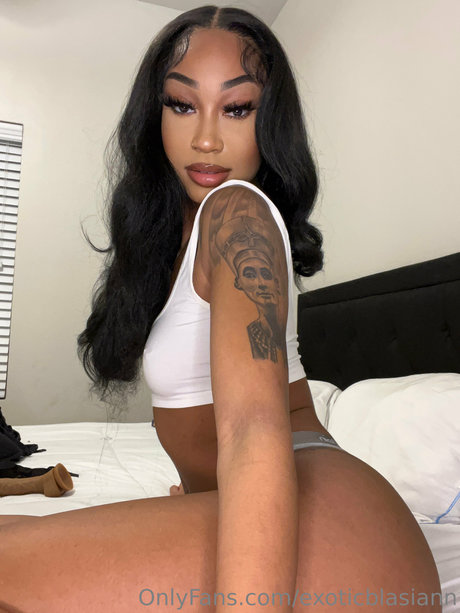 Exoticblasiann_ star naked pic