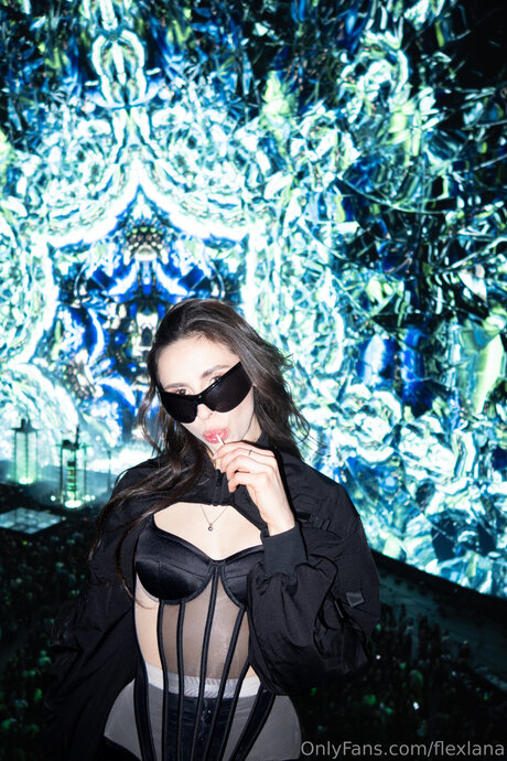 Flexlana model art pics