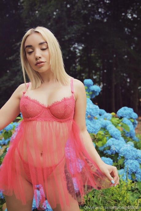 Ella Baig nude thumbnail