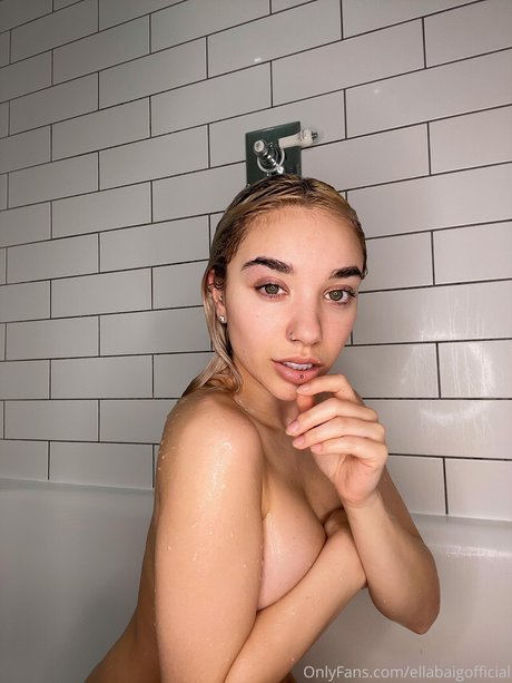 Ella Baig naked model pics