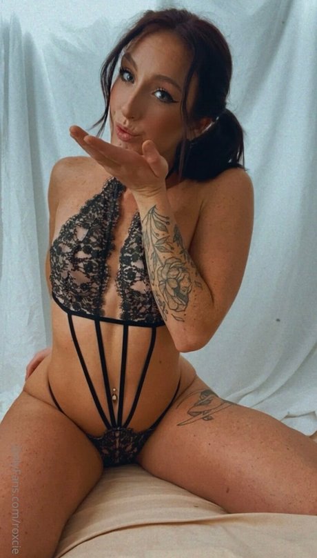 Molly Aria pretty star pics