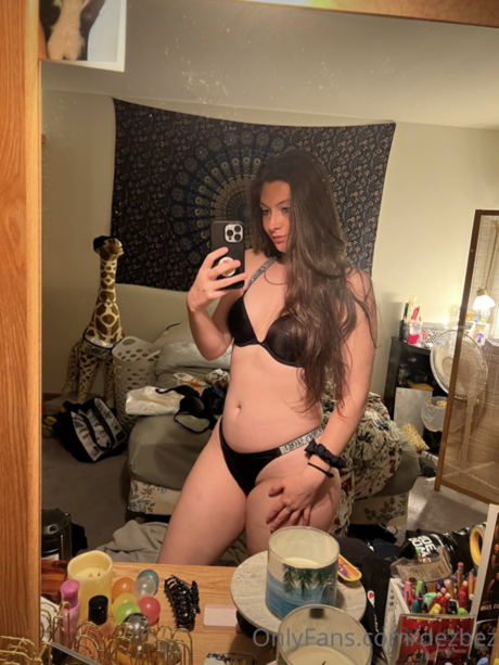 Dezbez sexy model picture