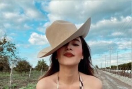 Nayvi Diaz pornstar high quality picture