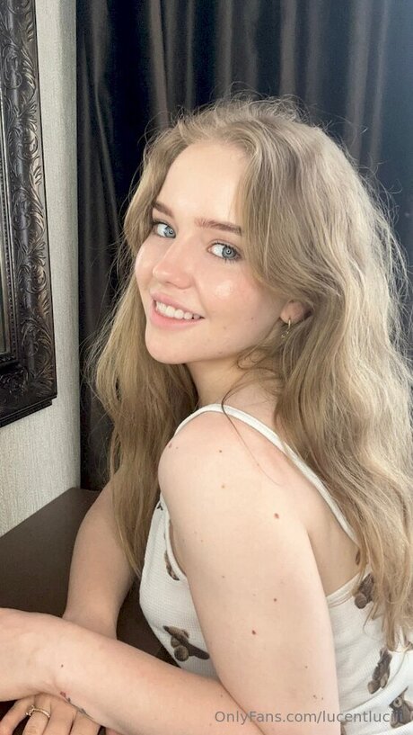Lucentluciii naked model gallery