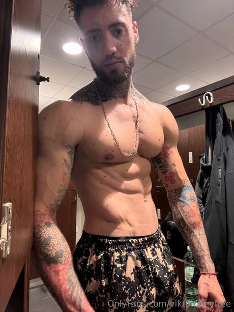 Viktoroneefree top model pictures