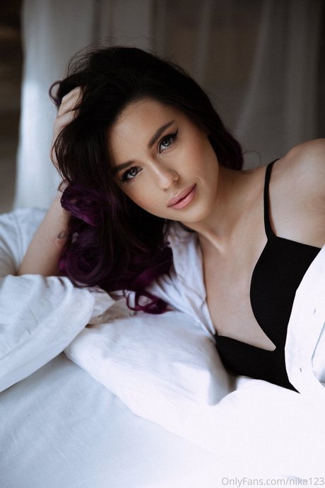 Weirdme model hd gallery