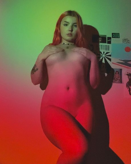 Rea Eyecndy model naked photo