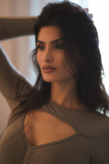 Yaelaris hd model pic