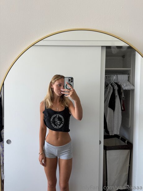 Yaniekaaa pornstar nude images