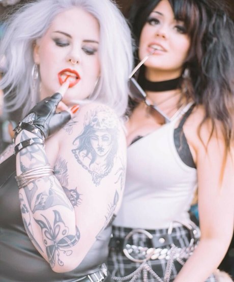 Hexgrlfrnd hot model photo