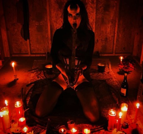 Hexgrlfrnd star nude galleries