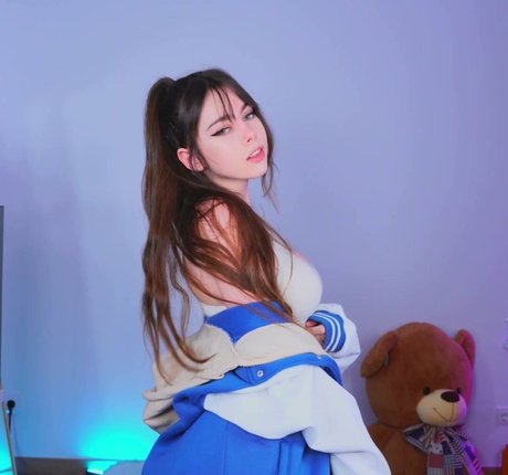 IJenz xxx pornstar pic