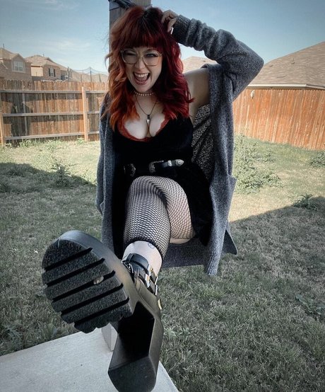 Koolysmiley adult model pictures