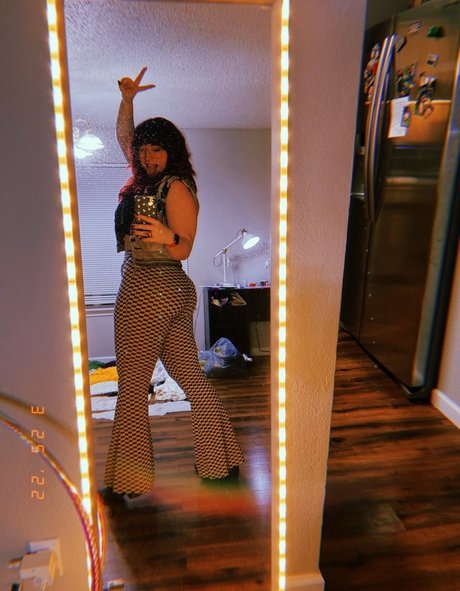 Koolysmiley model perfect picture