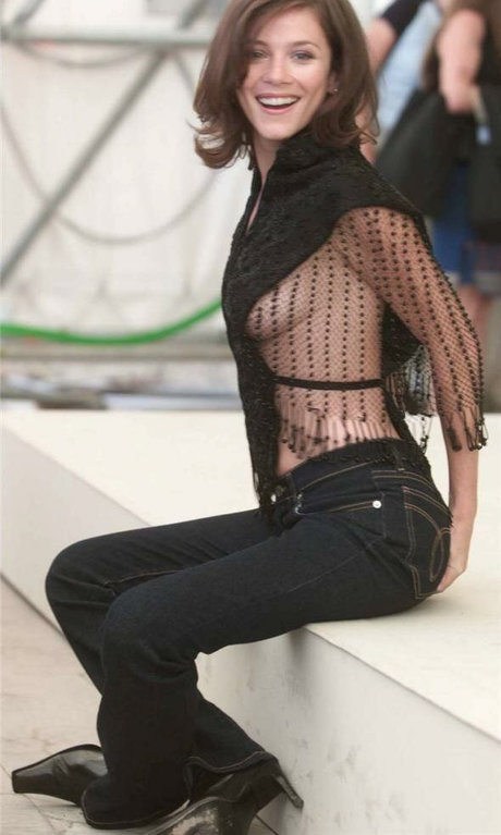 Anna Friel model photos