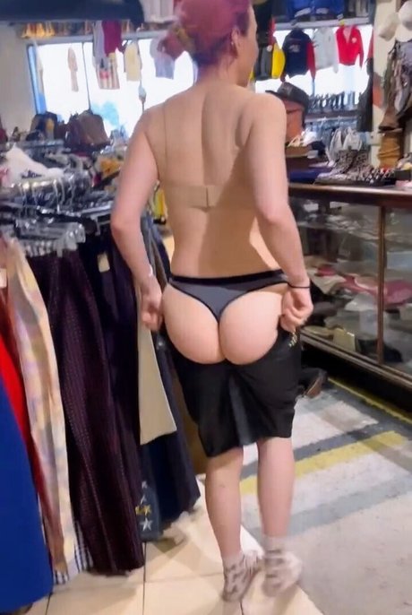 Whitney Cummings star pornographic pic