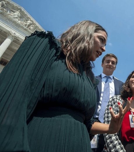 Alexandria Ocasio Cortez star exclusive picture