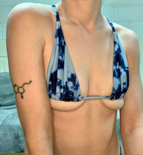 bluu929 sexy model photo