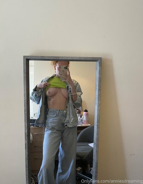 annieecharlottefree model perfect picture