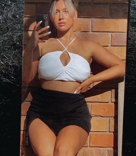 Tahlia A xxx star photo