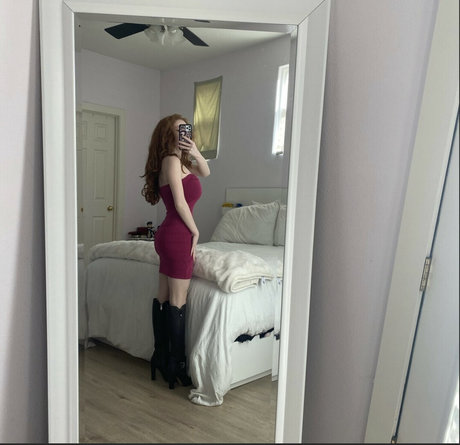 small dick shemale onlyfans naked pic