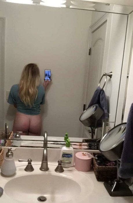 Useless cum bucket model naked pic