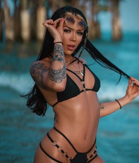 Cora Jade art model img