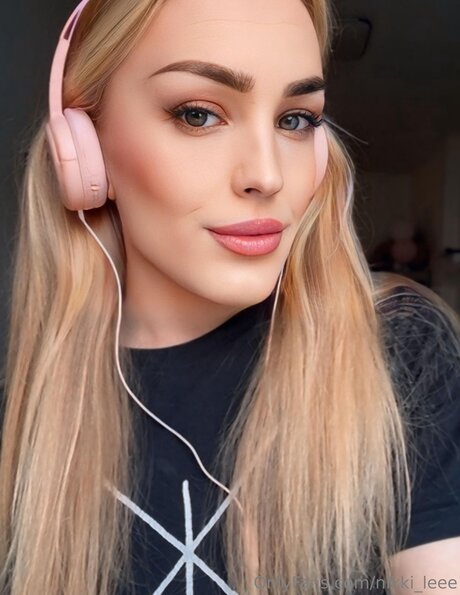 Nikki Leee best model photo