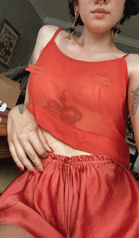 Pleasequietdown nice model pic